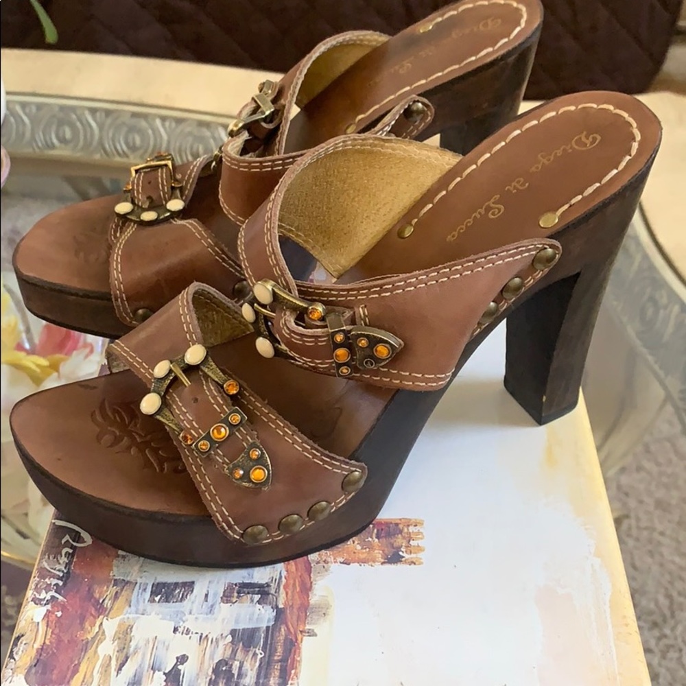 Diego di Lucca women sandals Size 7. Price is FIRM on this item